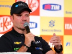 Barrichello rouba cena durante coletiva da Indy